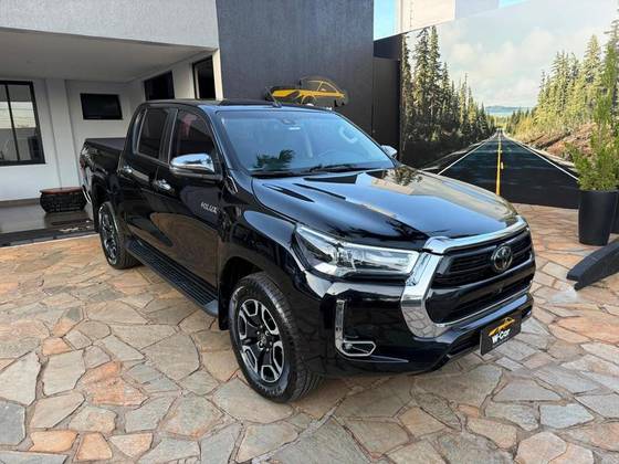 TOYOTA HILUX 2.8 D-4D TURBO DIESEL CD SRX 4X4 AUTOMÁTICO